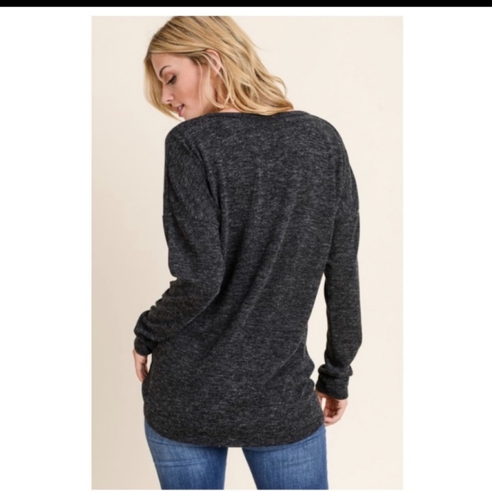 💜V-NECK SNAKE PRINT TOP-SWEATER. BUTTON FRONT-NEW - Picture 5 of 6